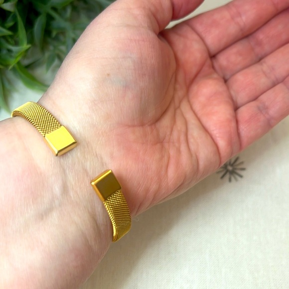 Gold Mesh Crystal Bangle Cuff Bracelet - Picture 8 of 8